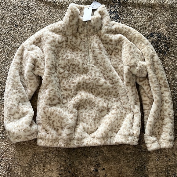 Brand New Super cute Cheetah Pullover - Picture 1 of 6